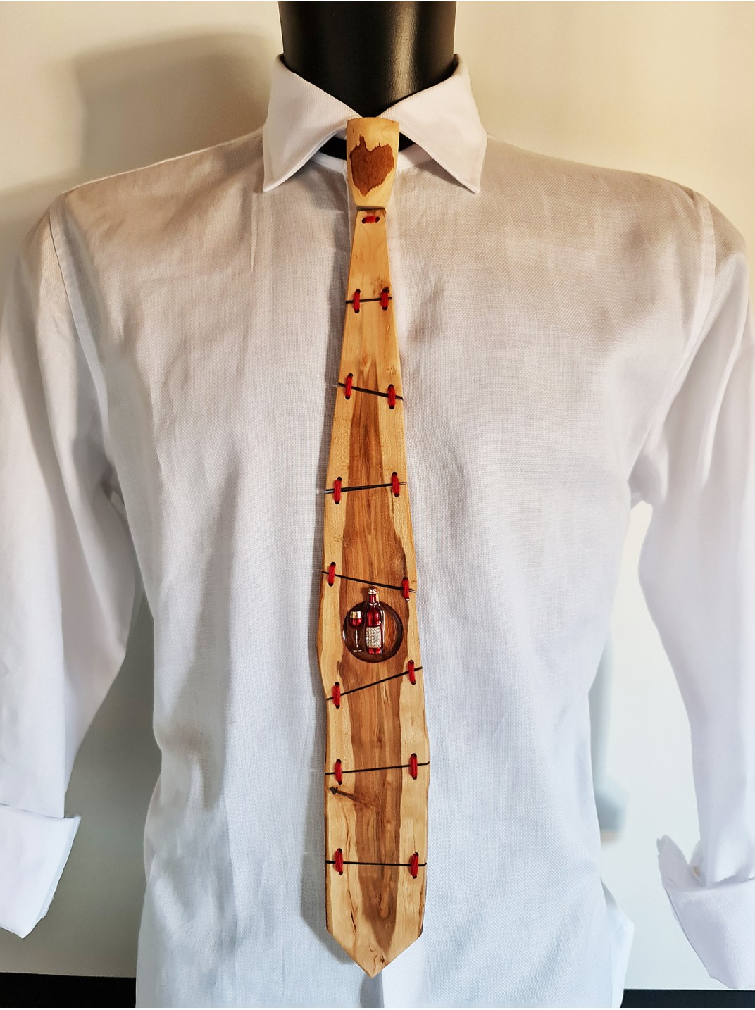 Cravatta in legno di Pruno