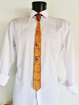 Cravatta in legno di Pruno